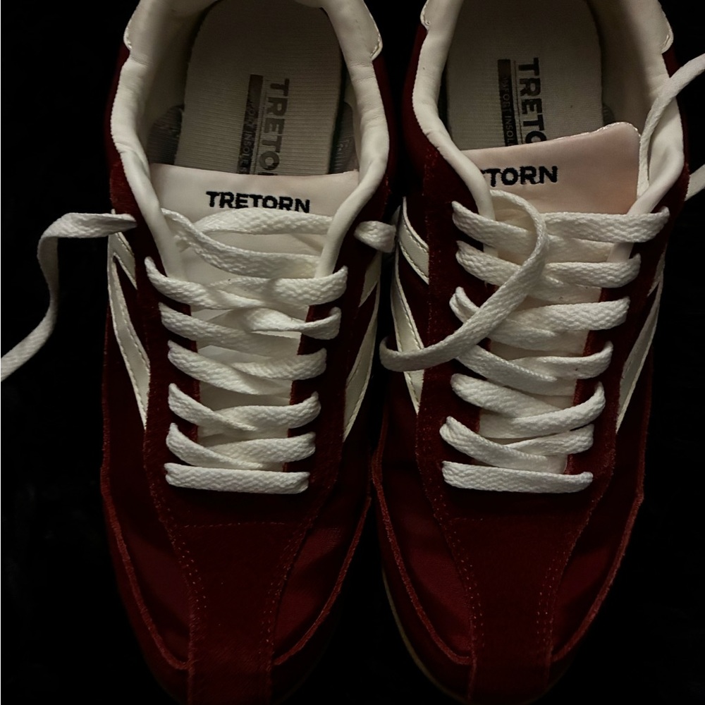 Tretorn Women’s Burgundy and White Low-Top Sneakers
